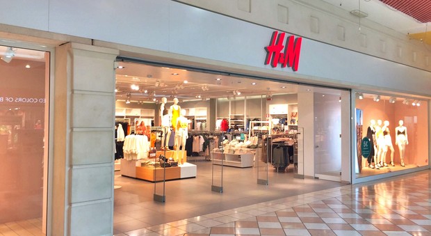 Il fatturato è insoddisfacente, H&M chiude e lascia a casa i dipendenti