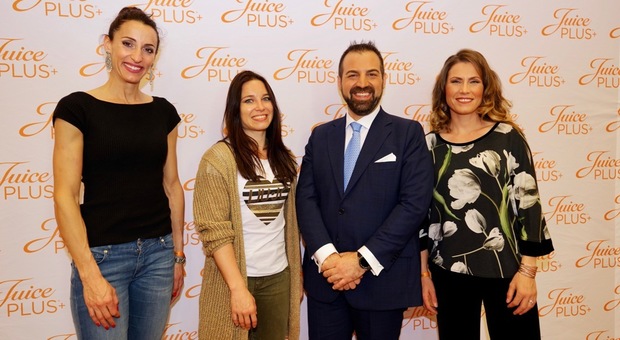 Elisa Di Francisca, Sara Cardin e Arjola Dedaj con Fabio Fiorellino, Regional Director Southern Europe di Juice Plus+