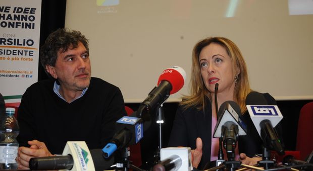 Elezioni Abruzzo, la prima di Marsilio: l'abbraccio con Meloni e lo stop alla Scoccia