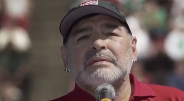Maradona attore per la nuova serie Netflix: «Anche il calcio si sporca»