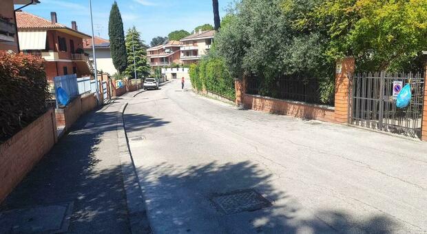 Macerata, l'assessore Laviano critica dopo le segnalazioni dei residenti: «Sacchetti in strada alle 12, flop del porta a porta»