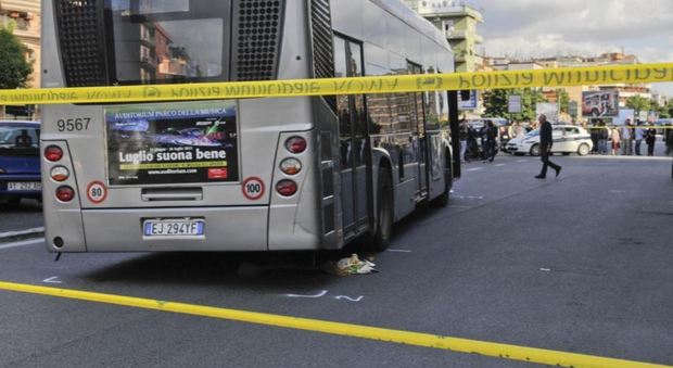 Atac, bus contro palo al capolinea: «Pronti provvedimenti disciplinari»