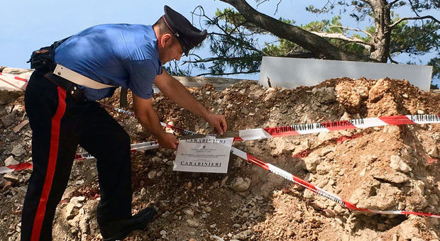 Due metri cubi di amianto e cemento sequestrati nel cantiere edile a Capri
