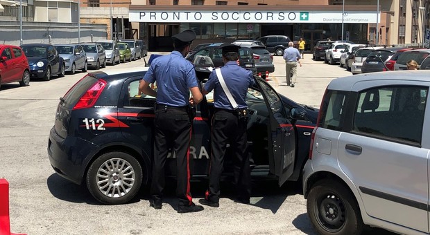 Ambulanza di Camerano tampona un'auto dei carabinieri, militare all'ospedale