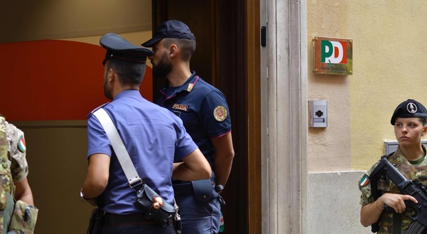 immagine Allarme busta sospetta indirizzata a Zingaretti nella sede del Pd in via del Nazareno (Foto di Daniele Leone/Ag.Toiati)