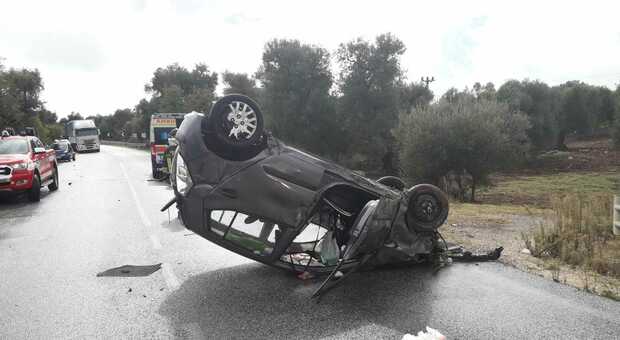 Incidente tra Ceglie e Francavilla, l'auto si ribalta: ferite una infermiera e una oss