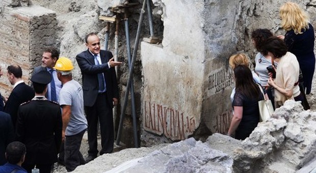 Bonisoli, debutto agli Scavi di Pompei: «Sì, ci sono limiti di capienza»