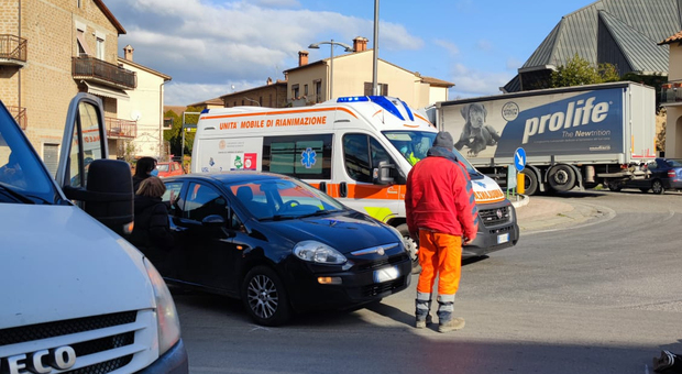Sferracavallo di Orvieto, donna investita da una autovettura sulla rotatoria centrale