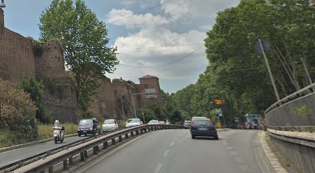 Uomo investito e ucciso a Corso d'Italia. Caccia al pirata fuggito in auto