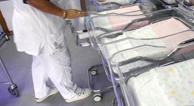 Neonata muore per complicazioni post parto cesareo: esposto alla procura