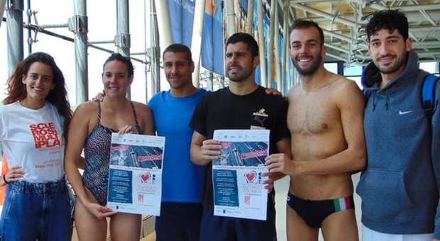 Nuoto e solidarietà, torna la staffetta di 12 ore: "Nuotando con AmOre" per la sclerosi multipla