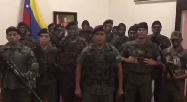 Venezuela, un gruppo di militari si ribella a Maduro