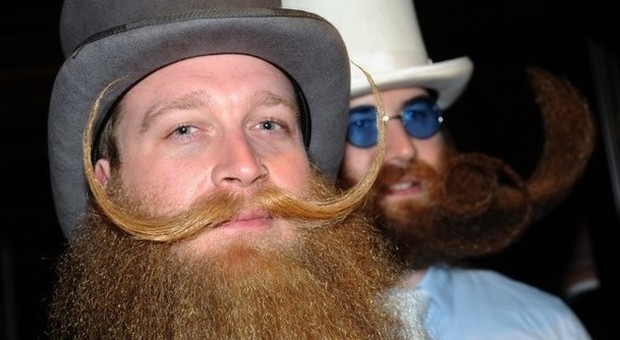 New York, le barbe e i baffi più bizzarri si sfidano nel campionato nazionale