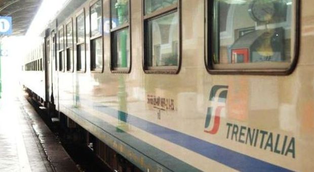 Firenze, treno fuori controllo: operaio muore travolto. Trenitalia indaga