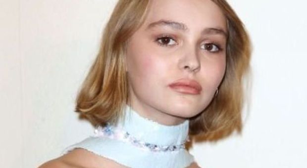 Ecco la figlia di Johnny Depp e Vanessa Paradis: Lily-Rose, 15 anni, è già una star di eleganza