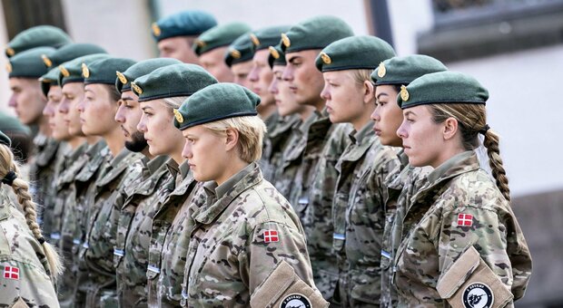 Danimarca, leva militare obbligatoria anche per le donne: «Per evitare la guerra e promuovere uguaglianza tra sessi»