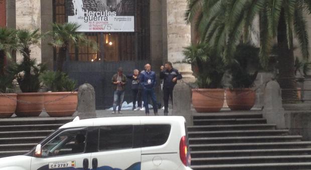 Napoli, clochard trovato senza vita davanti al Museo Nazionale