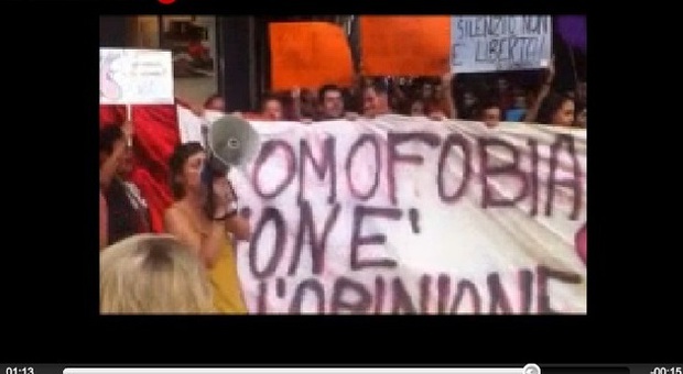 Legge contro l'omofobia, favorevoli e contrari manifestano in piazza