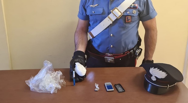 Mezzo etto di cocaina in casa, arrestato uomo di 55 anni