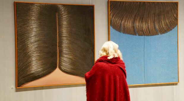 Domenico Gnoli alla Fondazione Prada, il particolare diventa arte. La sua “realtà astratta” in cento opere