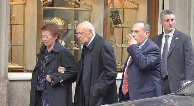 Milano, il presidente Napolitano e la moglie Clio a spasso per le vie del centro