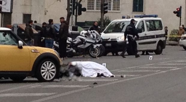 Roma, scontro mortale su Lungotevere: muore scooterista. Alla guida dell'auto una donna incinta