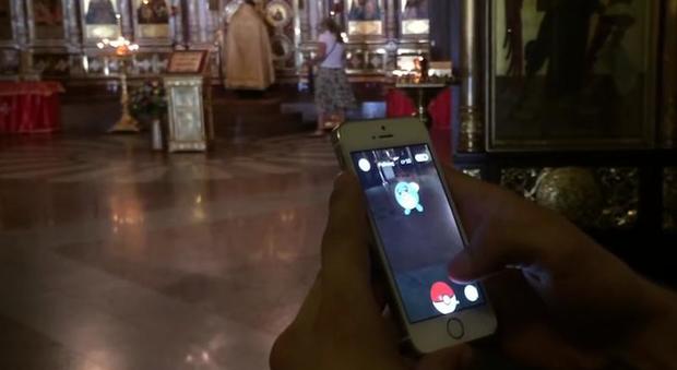 Gioca a "Pokemon go" in chiesa: 22enne rischia 7 anni di carcere