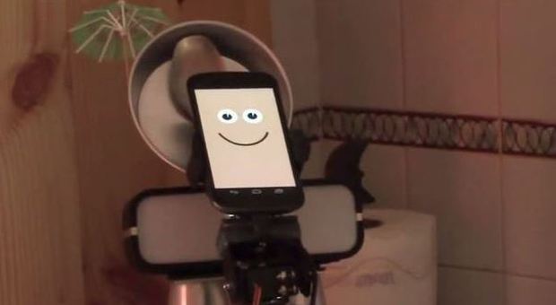 Poommarobot, il robot-pentola che si muove con lo smartphone