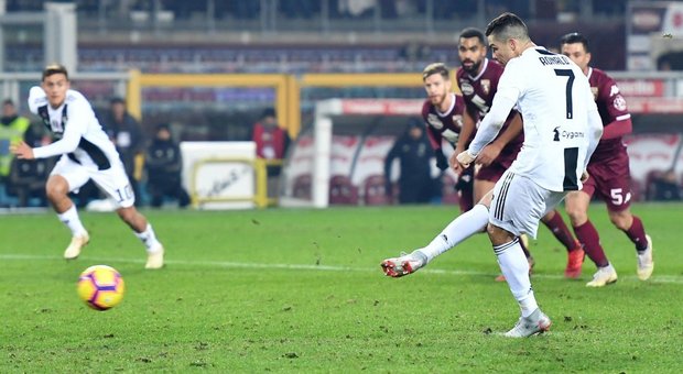 Torino-Juventus 0-1 Ronaldo su rigore decide il derby Allegri a + 11