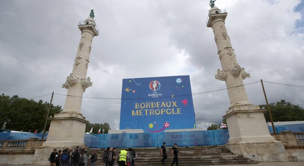 Euro 2016: pacco sospetto a Bordeaux prima di Belgio-Irlanda, scene di panico