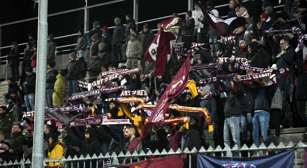 Tifosi del Fano durante una partita al Mancini nello scorso campionato