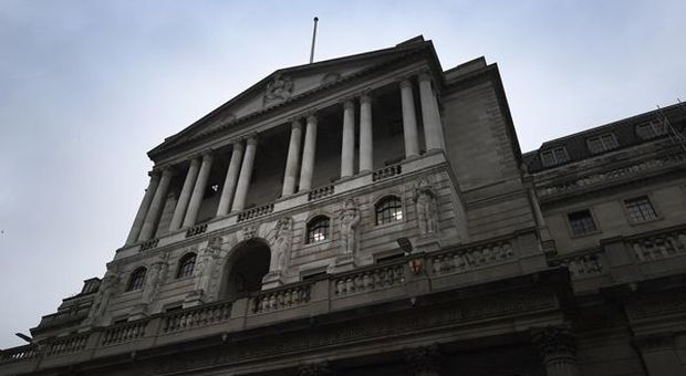 Regno Unito, BoE: tassi fermi a minimi storici
