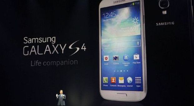 Samsung, ecco il Galaxy S4: lo smartphone che si controlla con lo sguardo