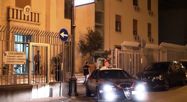 Tenta di corrompere i carabinieri dopo la lite al bar: arrestato nel Napoletano