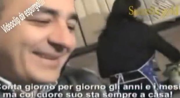 Napoli, processo al neomelodico: in aula riprodotto un video che esalta il boss