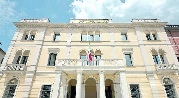 Veneto Banca, nuove accuse: «Ai clienti mostrate solo carte false»