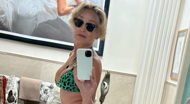 Sharon Stone, il sexy-scatto su Instagram: così (a 65 anni) l'attrice di Basic Instinct si tiene in forma