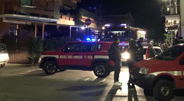 Incendio in palazzina con bombole di gpl, paura a Guidonia, famiglie evacuate