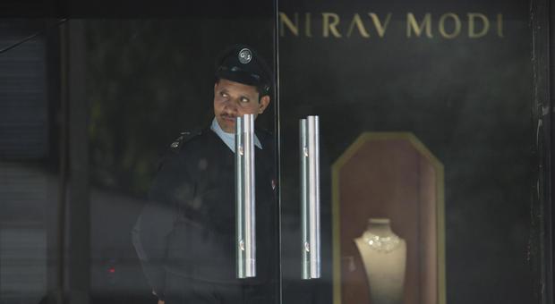 Il re dei diamanti Nirav Modi arrestato a Londra: era l'uomo più ricercato d'India
