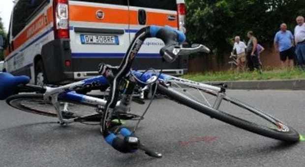 Camion lo investe mentre è in sella alla sua bici, 15enne muore in Friuli