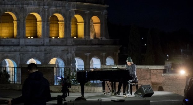 Zucchero a Roma: «Sono nel Colosseo, canto l'inno di Bono per l'Italia»