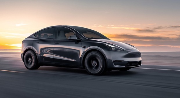 Tesla Y, la macchina più venduta in Europa. Ribaltone a batteria nel mercato delle auto