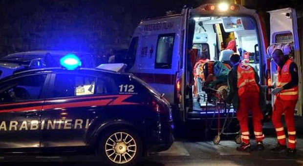 Balcone pericolante a Tarquinia lido, coppia di fidanzati precipita: 37enne morto in ospedale