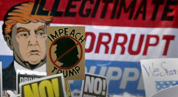 Trump, la politica nel cassetto: a Washington si parla solo di impeachment