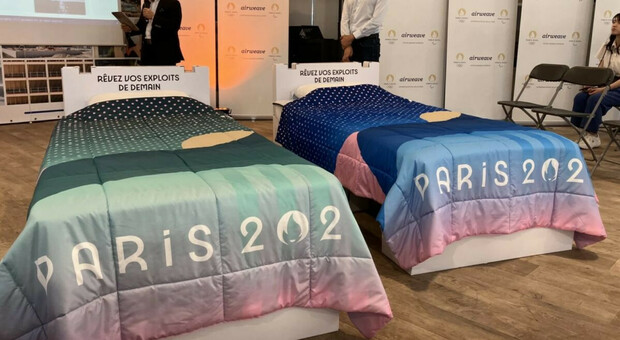 Parigi 2024: al Villaggio olimpico arrivano i letti “anti-sesso” di cartone (pronti a collassare)