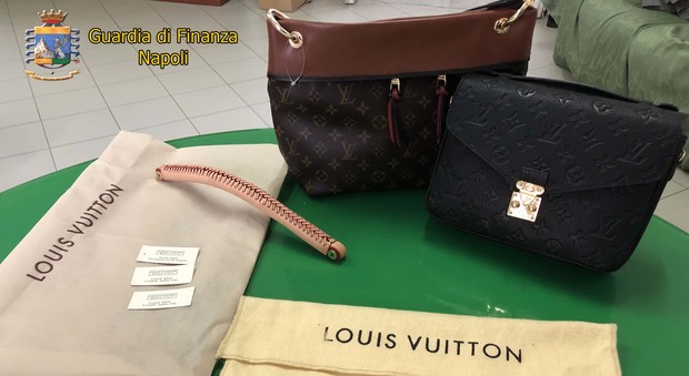Napoli: scoperta fabbrica clandestina di borse Louis Vuitton