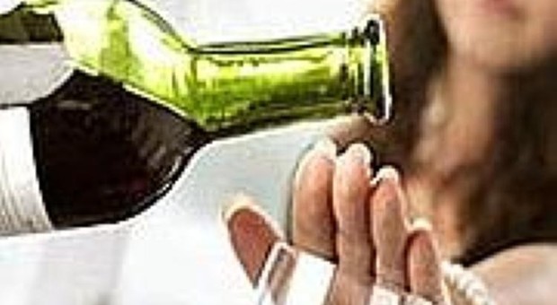 Allarme per le feste: «In agguato binge drinking, non superare le dosi limite di alcol»