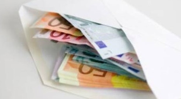 Una negoziante la proprietaria del denaro perso: "ritrova" 1.860 euro