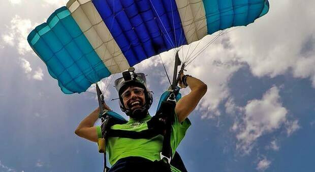 Cremona, si lancia con il paracadute e si schianta al suolo durante l'atterraggio: Marco Pietro Rossi muore a 35 anni