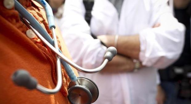 Liste d'attesa, la controffensiva dei medici alla proposta Amati: «Sciopero dell'intramoenia per tre mesi»
